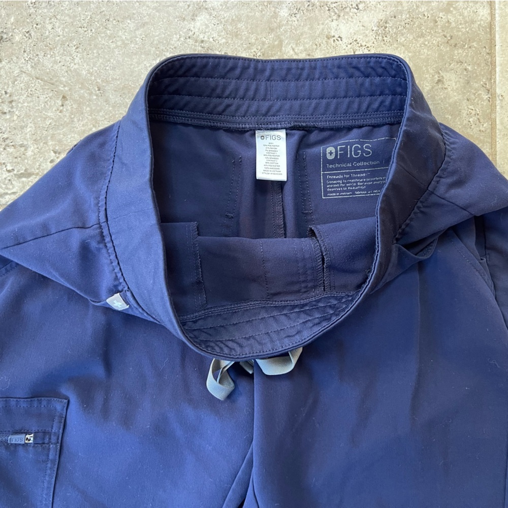FIGS Zamora Jogger Scrub Pants in Navy Blue, Size Small - Picture 5 of 9
